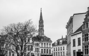 温泉旅行でのプロポーズに最適なロマンチックな場所は？