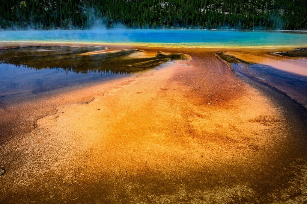 温泉付きのプールが楽しめる宿はどこですか？
