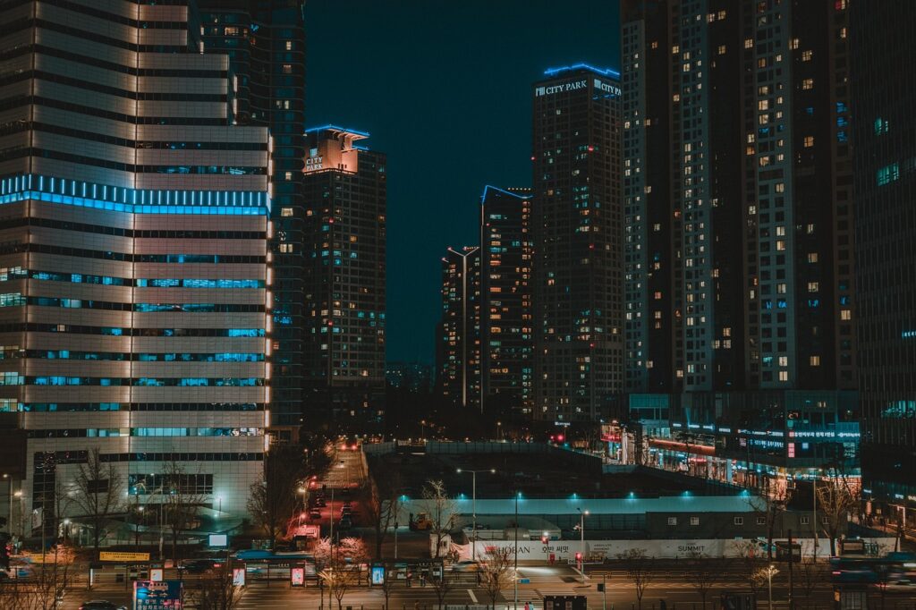 露天風呂から楽しむ夜景が見える部屋はどこにある？