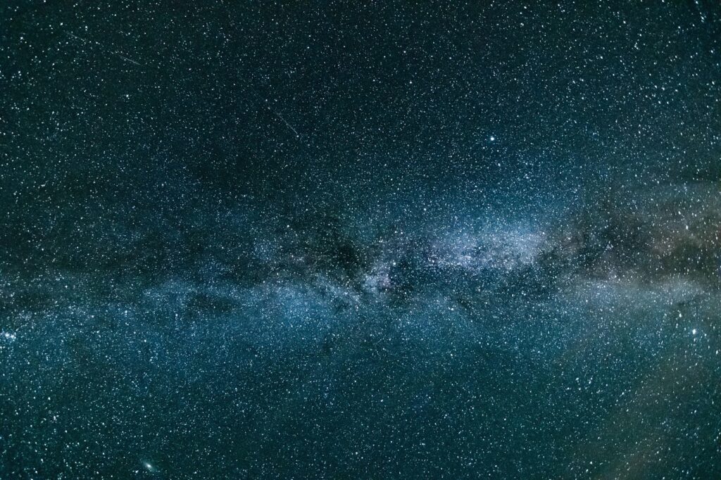 グランピングで楽しむ星空映画鑑賞に最適なプロジェクターは？